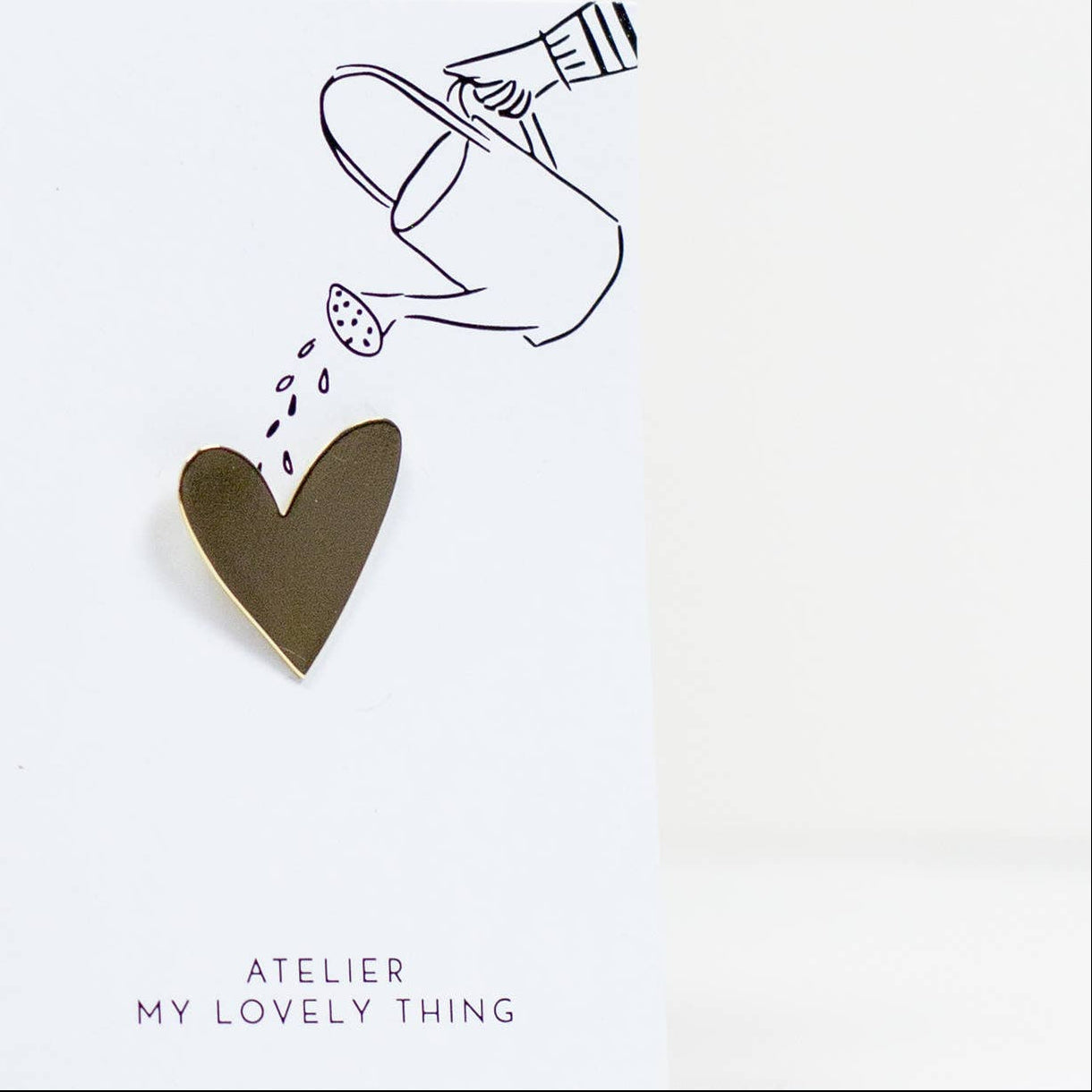 Card with heart design and 'Atelier My Lovely Thing' branding on a white background with flowers and wooden crate.